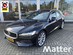 Zwart, metallic lak Gebruikt 2019 Volvo V60 Momentum Stationwagen | € 24.995 (Goede deal)