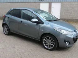 Grijs, metallic lak Gebruikt 2013 Mazda 2 Hatchback | € 7.750 (Eerlijke prijs)