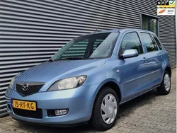 Blauw, metallic lak Gebruikt 2005 Mazda 2 Touring MPV | € 2.995 (Eerlijke prijs)