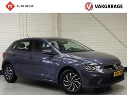 Grijs Gebruikt 2023 VW Polo Life Hatchback | € 22.950 (Eerlijke prijs)