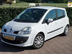 Wit Gebruikt 2009 Renault Grand Modus Dynamique MPV | € 999 (Goede deal)