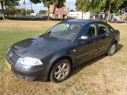 Blauw, metallic lak Gebruikt 2002 VW Passat Sedan | € 1.250 (Super prijs)