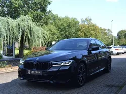 Zwart, metallic lak Gebruikt 2022 BMW 545 M Sport Sedan | € 51.750
