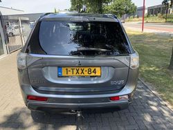 Zilver Gebruikt 2014 Mitsubishi Outlander P-HEV Instyle Stationwagen | € 13.950 (Iets duurder)