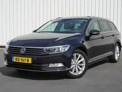 Zwart, metallic lak Gebruikt 2017 VW Passat Highline Stationwagen | € 18.899 (Eerlijke prijs)