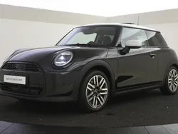 Zwart Gebruikt 2024 Mini Cooper Classic Hatchback | € 31.750
