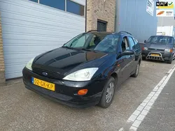Zwart Gebruikt 2001 Ford Focus Ambiente Stationwagen | € 649 (Eerlijke prijs)