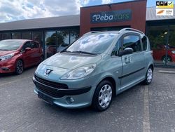 Grijs Gebruikt 2006 Peugeot 1007 Hatchback | € 3.450 (Duur)