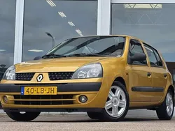 Geel, metallic lak Gebruikt 2002 Renault Clio II Dynamique Hatchback | € 1.344 (Iets duurder)
