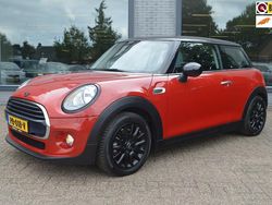 Rood Gebruikt 2017 Mini Cooper Business Hatchback | € 14.645 (Eerlijke prijs)