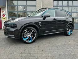 Zwart, metallic lak Gebruikt 2023 Lynk & Co 01 SUV | € 29.850 (Eerlijke prijs)
