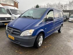 Blauw (metallic) Gebruikt 2011 Mercedes 320 Sedan | € 3.900