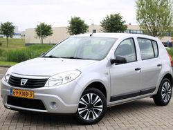 Grijs Gebruikt 2010 Dacia Sandero Ambiance Hatchback | € 2.999 (Eerlijke prijs)