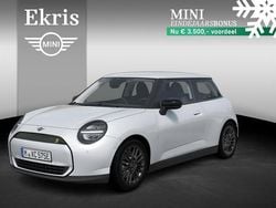 Wit Nieuw 2025 Mini Cooper SE Essential Hatchback | € 33.634 (Super prijs)
