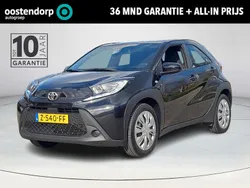 Zwart Gebruikt 2024 Toyota Aygo Play Hatchback | € 18.445 (Eerlijke prijs)