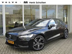 Zwart Gebruikt 2022 Volvo S60 R-Design Sedan | € 36.950 (Eerlijke prijs)