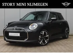Zwart Gebruikt 2025 Mini Cooper Favoured Hatchback | € 45.207 (Eerlijke prijs)