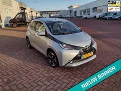 Grijs Gebruikt 2016 Toyota Aygo X-play Hatchback | € 5.750 (Eerlijke prijs)