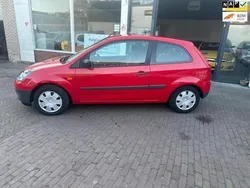 Rood Gebruikt 2006 Ford Fiesta Ambiente Hatchback | € 2.500 (Iets duurder)