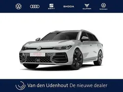 Zwart Nieuw 2025 VW Passat R-line Edition Stationwagen | € 56.739 (Eerlijke prijs)