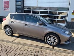 Bruin Gebruikt 2016 Toyota Auris Hybrid Hatchback | € 15.250 (Goede deal)