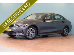 Grijs, metallic lak Gebruikt 2021 BMW 320 Comfort Edition Sedan | € 27.899