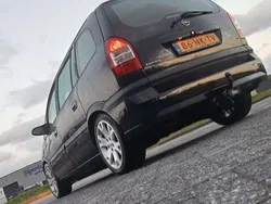 Zwart Gebruikt 2003 Opel Zafira Comfort MPV | € 1.600 (Eerlijke prijs)
