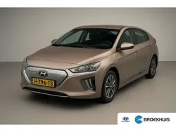 Bruin, metallic lak Gebruikt 2020 Hyundai Ioniq Comfort Sedan | € 16.400