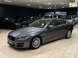 Grijs, metallic lak Gebruikt 2015 Jaguar XE Portfolio Sedan | € 8.950