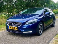 Blauw, metallic lak Gebruikt 2016 Volvo V40 Ocean Race Stationwagen | € 9.740 (Eerlijke prijs)