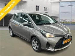 Bruin Gebruikt 2015 Toyota Yaris Hatchback | € 9.999 (Eerlijke prijs)