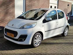 Wit Gebruikt 2013 Peugeot 107 Active Hatchback | € 2.800 (Eerlijke prijs)