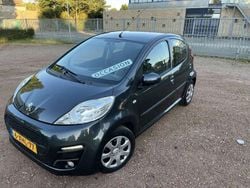 Grijs, andere lak Gebruikt 2014 Peugeot 107 Active Hatchback | € 6.250 (Eerlijke prijs)