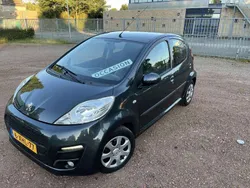 Grijs, andere lak Gebruikt 2014 Peugeot 107 Active Hatchback | € 6.250 (Eerlijke prijs)