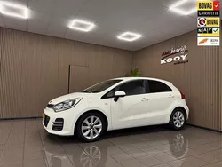 Wit Gebruikt 2016 Kia Rio Hatchback | € 9.975 (Eerlijke prijs)