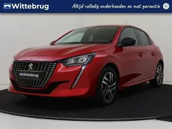 Rood, metallic lak Gebruikt 2023 Peugeot 208 Allure Hatchback | € 18.925 (Eerlijke prijs)