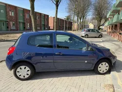 Blauw Gebruikt 2006 Renault Clio II Authentique Hatchback | € 2.500 (Iets duurder)