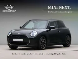 Zwart Gebruikt 2024 Mini Cooper Favoured Hatchback | € 32.950