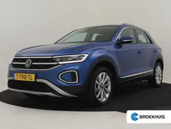 Blauw Gebruikt 2023 VW T-Roc Style SUV | € 30.900 (Eerlijke prijs)
