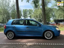 Blauw, metallic lak Gebruikt 2004 VW Golf IV Trendline Hatchback | € 1.399 (Goede deal)