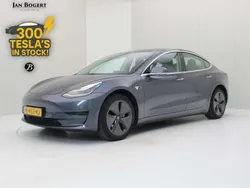 Grijs, metallic lak Gebruikt 2020 Tesla Model 3 Standard Range Sedan | € 18.400 (Goede deal)