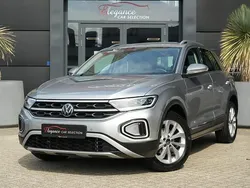 Grijs Gebruikt 2023 VW T-Roc Life SUV | € 29.950 (Goede deal)