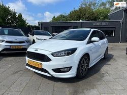 Wit Gebruikt 2018 Ford Focus ST-Line Stationwagen | € 13.900 (Goede deal)