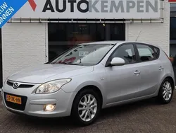 Grijs, metallic lak Gebruikt 2007 Hyundai i30 Dynamiq Hatchback | € 3.750 (Eerlijke prijs)