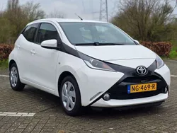 Wit Gebruikt 2017 Toyota Aygo X-play Hatchback | € 7.800 (Eerlijke prijs)