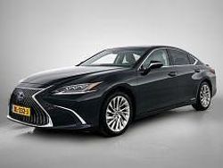 Zwart Gebruikt 2019 Lexus ES300H Executive Line Sedan | € 39.945 (Iets duurder)