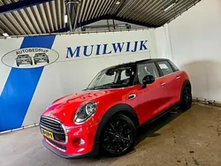 Rood, metallic lak Gebruikt 2019 Mini Cooper Business Hatchback | € 17.950 (Eerlijke prijs)