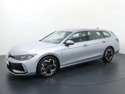 Grijs, metallic lak Gebruikt 2024 VW Passat Business Stationwagen | € 41.940 (Iets duurder)