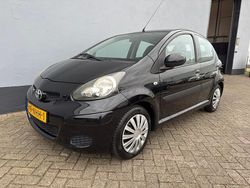 Zwart Gebruikt 2010 Toyota Aygo Comfort Hatchback | € 4.450 (Eerlijke prijs)