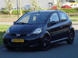 Zwart Gebruikt 2011 Toyota Aygo Comfort Hatchback | € 3.499 (Eerlijke prijs)